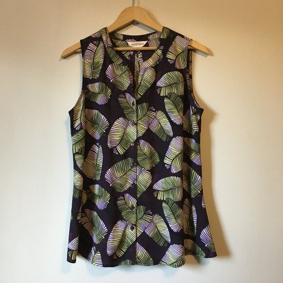 Northern Reflections Banana Leaf Button Down Tank Top - Picture 1 of 13